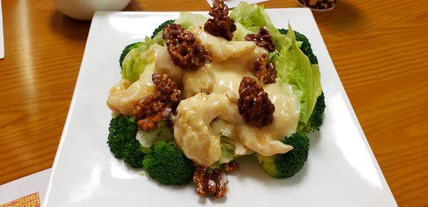 Honey prawn with walnuts