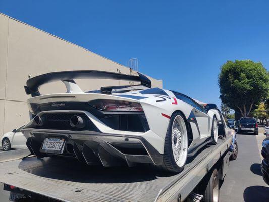 Luxury flatbed tow truck service 24/7
Los Angeles, Beverly Hills, Santa Monica, Redondo Beach, Hermosa Beach, Manhattan Beach.