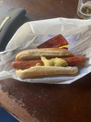 Hot dog w/mustard and ketchup