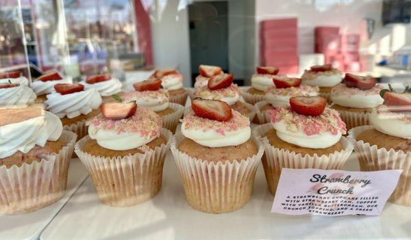 Strawberry Crunch cupcakes. Yum.