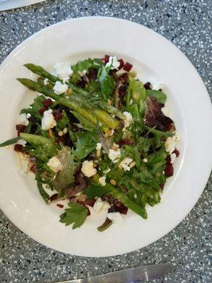 DMA ATRIUM CAFE : OMG ! Someone shrunk their salads!! Asparagus, Beets & Goat Cheese