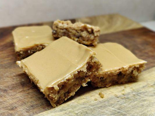 Cinnamon Apple Bars with Peanut Butter Glaze