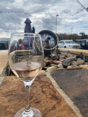 Rosé by the fountain