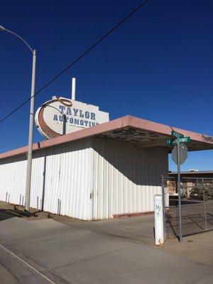 Front of building of Taylor automotive