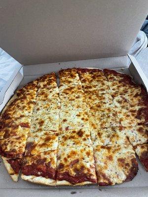 Pepperoni Regular Pizza (Family 18") with extra cheese and sauce well done !