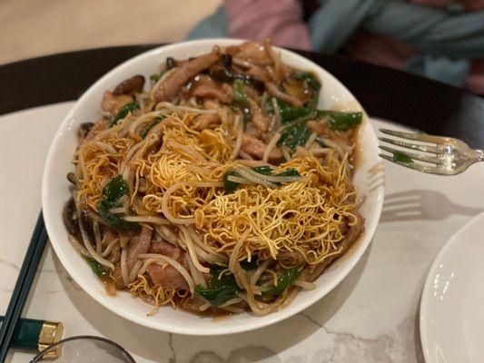 Crispy egg noodles with pork