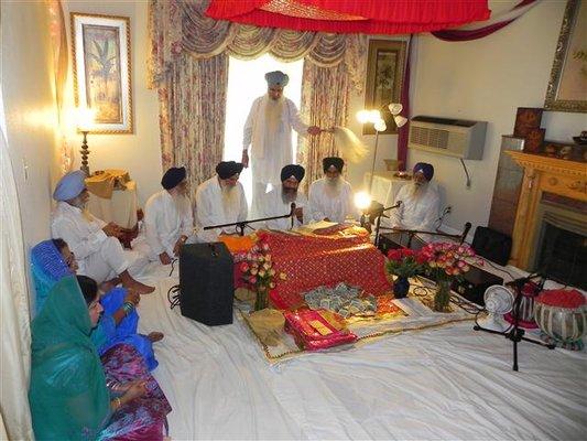 Bhai Jagjit Singh performing Akhandpaath Bhog in San Jose, CA.