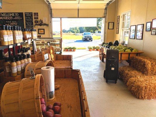 Maugeri's Farm Market -- interior