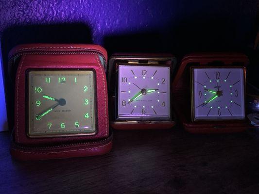 3 Travel clocks