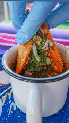 El famoso taco de birria