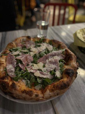 Solunto namesake pizza: prosciutto, arugula, tomatoes