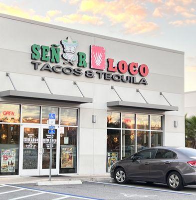 (*‿*) /ﾟ*:｡ﾟ Let's go in! We've been meaning to come here, it's been awhile. #SeñorLocoTaco