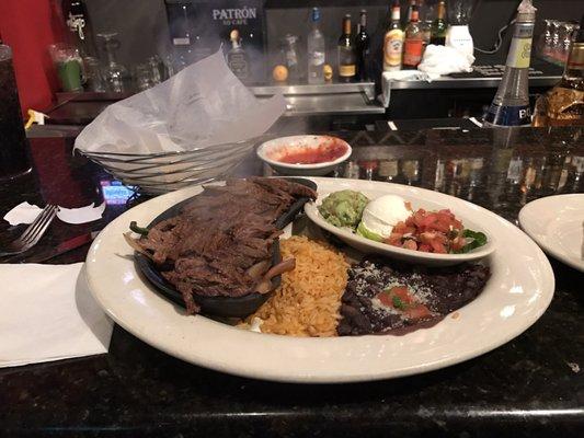 Classic sizzling steak fajitas! A large amount of meat!!