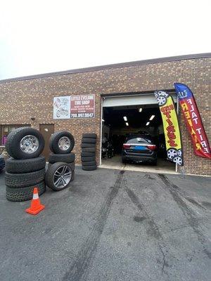 LITTLE CYCLONE TIRE SHOP 
 708 897 0047 
 CRESTWOOD IL