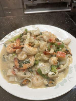 Seafood with garlic sauce