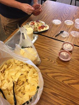 Addicting queso, salsa and chips