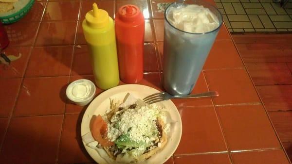 Sope whit fajita and horchata water.