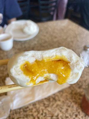 蒸奶皇包 - (3) Creamy Egg Yolk Bun