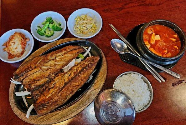 Godeungeo Gui with Sundubu Jjigae (Grilled Mackerel with Soft Tofu Soup)