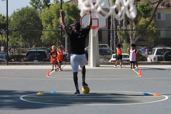 Youth sports build confidence, teamwork, and fun! Register for Chula Vista Basketball today!  #YouthSports #ChulaVistaBasketball