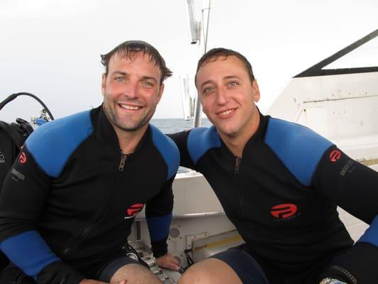 NFL player Wes Welker taking his Open Water class with scuba diving instructor, Paul Louis