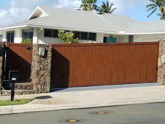 Slide Gate and Walk Gate