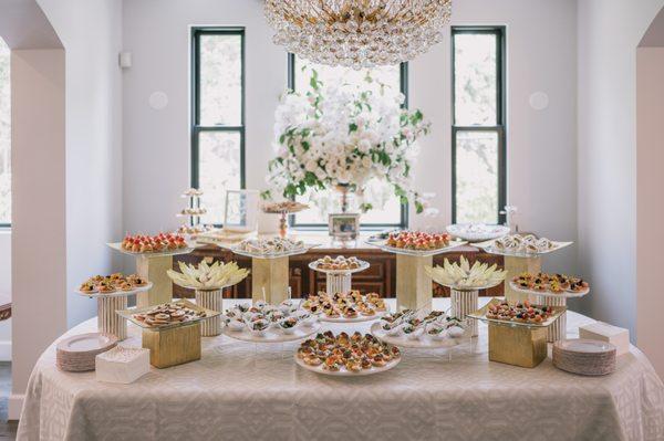 Perfectly centered and grand arrangement behind the buffet.