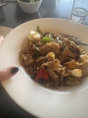 Vegan drunken noodles with tofu, so good!