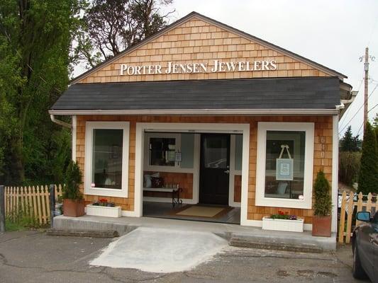 A Unique Jewelry Destination since 1924.