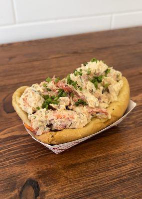 New England lobster roll