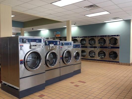 4500 sq ft of wonderfully clean laundromat