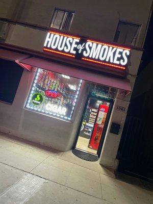 Front of Glendale House of Smokes