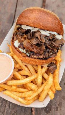 Mushroom Blue Burger with Fries | Instagram: @telephonesmoothie