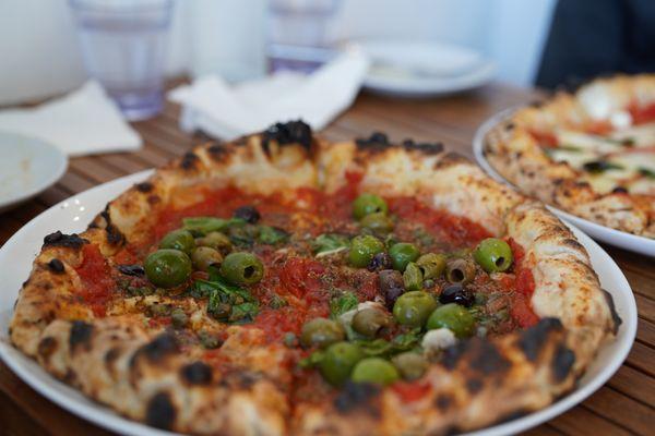 Napoletana pizza -- I'm an olive convert!