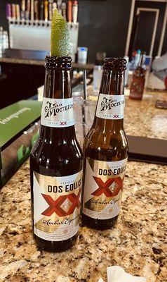 Dos-for-1 beer on happy hour certain days