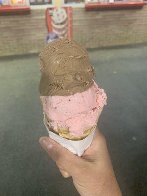 Vegan ice cream in Crunchy Waffle Cones