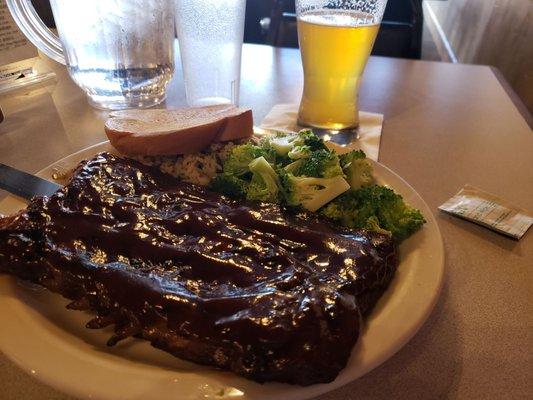 Gooey, messy oh so good ribs. With steamed brocolli, wild rice, Texas toast, and a cool Tank 7 ale.