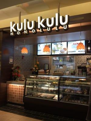 Kulukulu is open in Royal Hawaiian Shopping Center...I'm about to get fatter...