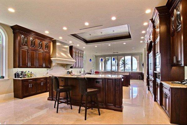 Custom Kitchen Cabinets and appliances in Broward County