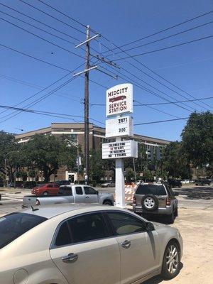 Street view of auto shop.