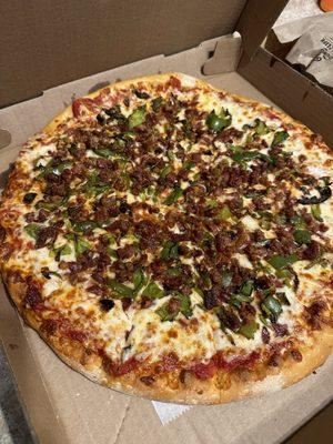 Bacon and green pepper pizza