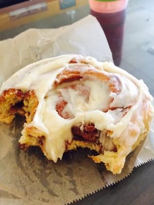 Delicious cinnamon roll !!