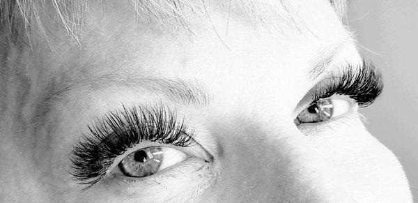 Volume set!  Only an experienced lash artist can do it.