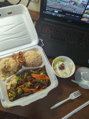 Beef and broccoli combination plate