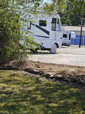 This rv is totally open with no security fence..Bonnie took it down...good security...huh