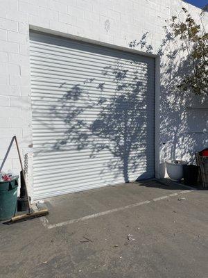 Commercial roll up door , white finish.
Installation at Sun Valley, CA