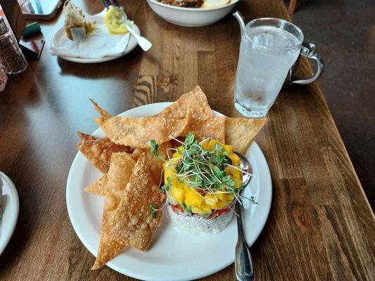 Absolutely fantastic layers of crabmeat, red onion, red pepper, avocado, and mango all topped off with fresh greens. Taste buds treat!