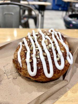 Apple Strudel - Daaang, this one was delicious! Flakey pastry, nice icing and tasty apple inside. Perfect if warmed up..