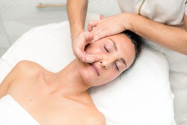 Sculptural Facial Massage