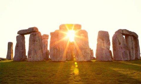 Pre-dawn ritual at Stonehenge